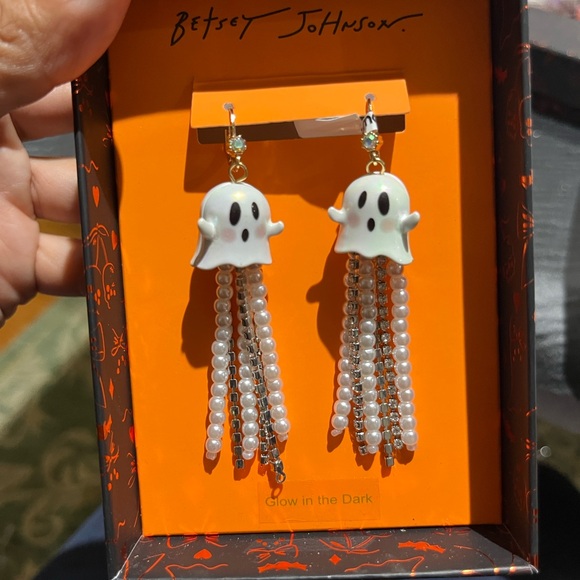 Betsey Johnson White Ghost Earrings with Pearls - Picture 1 of 4